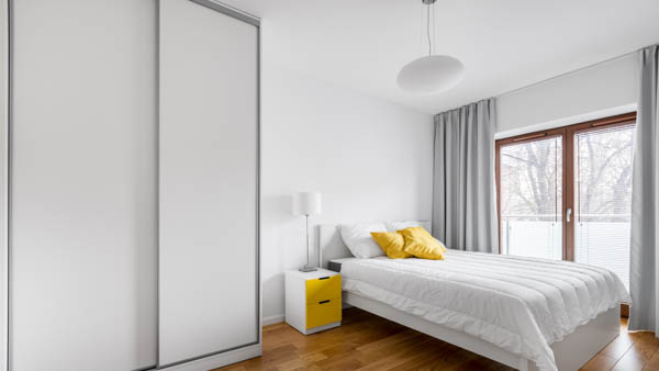 Gardróbszekrény a hálóban